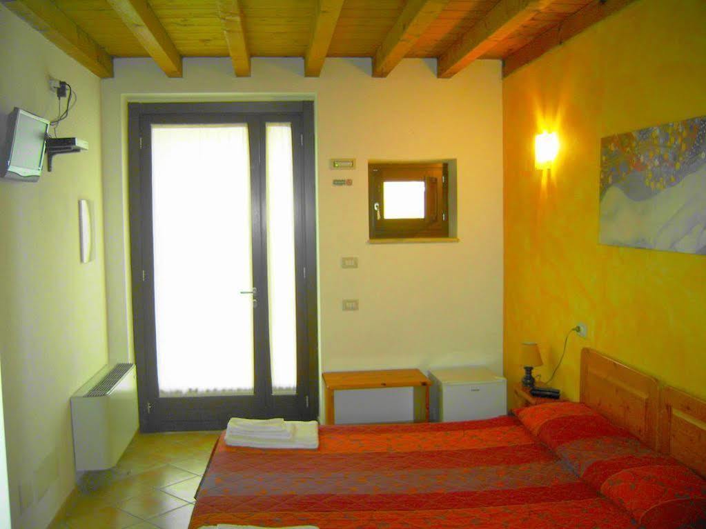 Agriturismo Le Sigalette Salionze Eksteriør billede